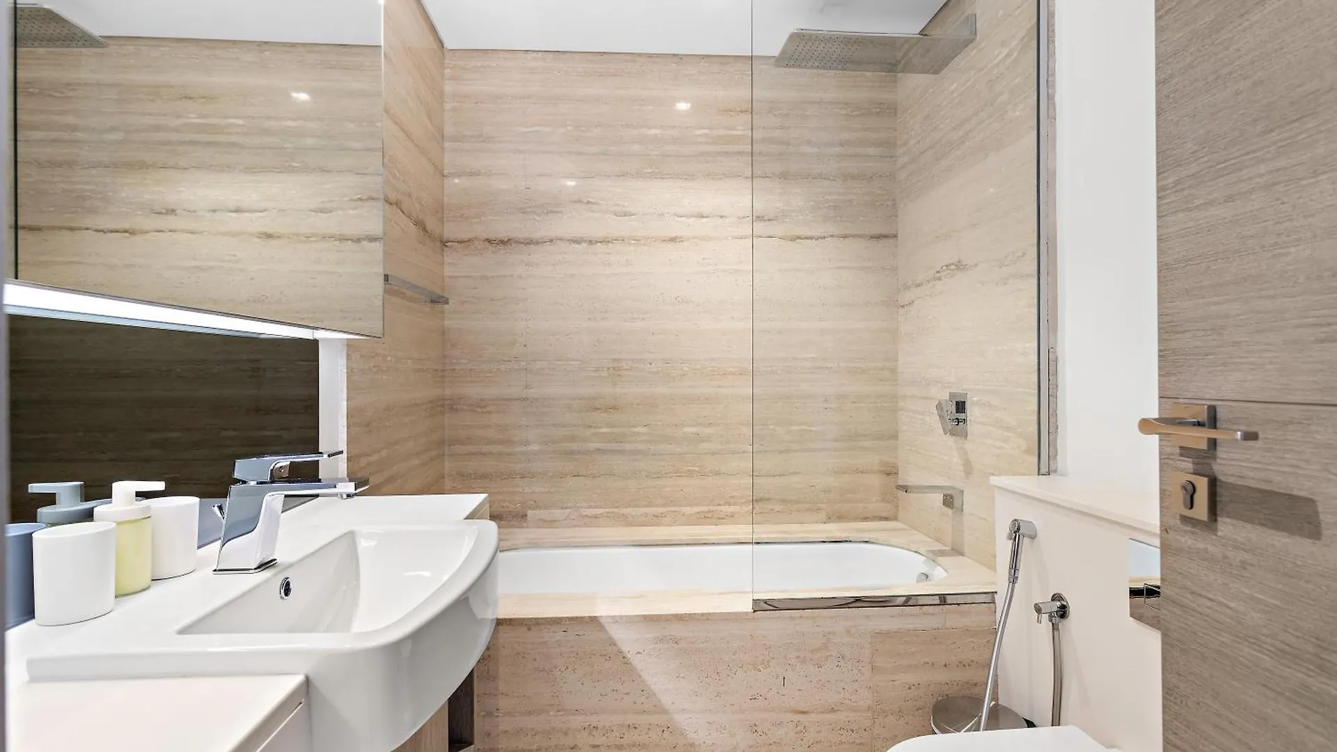 Modern Studio In Sterling East Dubai Apartment